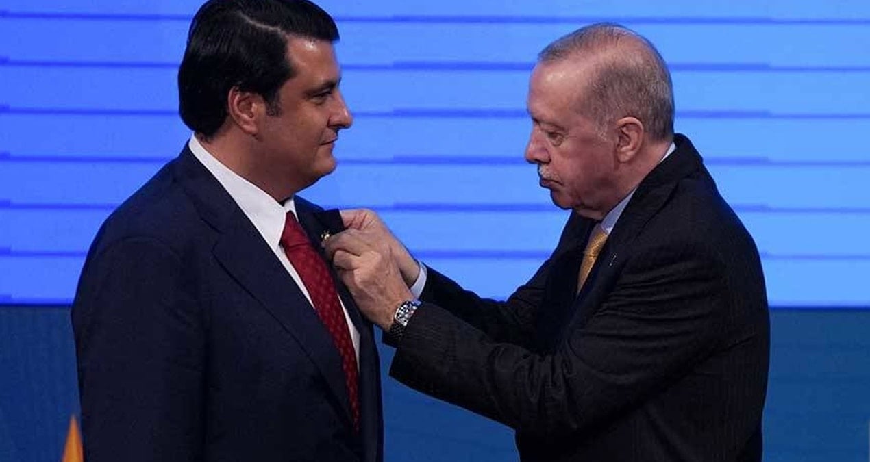 AKP’ye geçen belediye başkanı ilk iş olarak kadro dağıttı akpye gecen belediye baskani ilk is olarak kadro dagitti RO1EQVIP