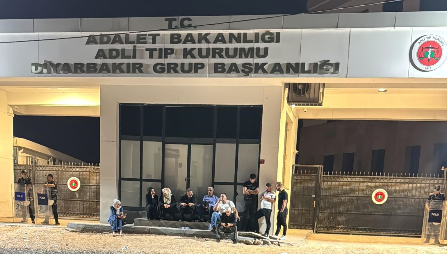 6 yasindaki cocuk yan yatan romorkun altinda can verdi 7PQhAhhh