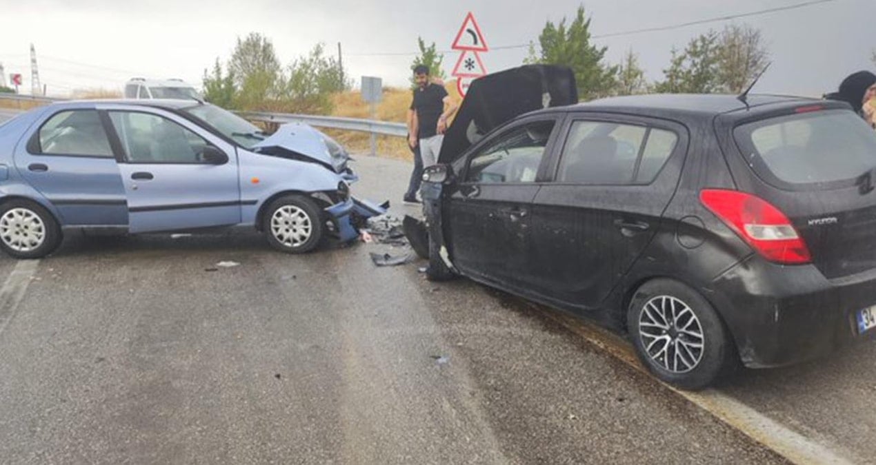 ankara cubukta iki otomobil carpisti 6 yarali FnEfBrA1
