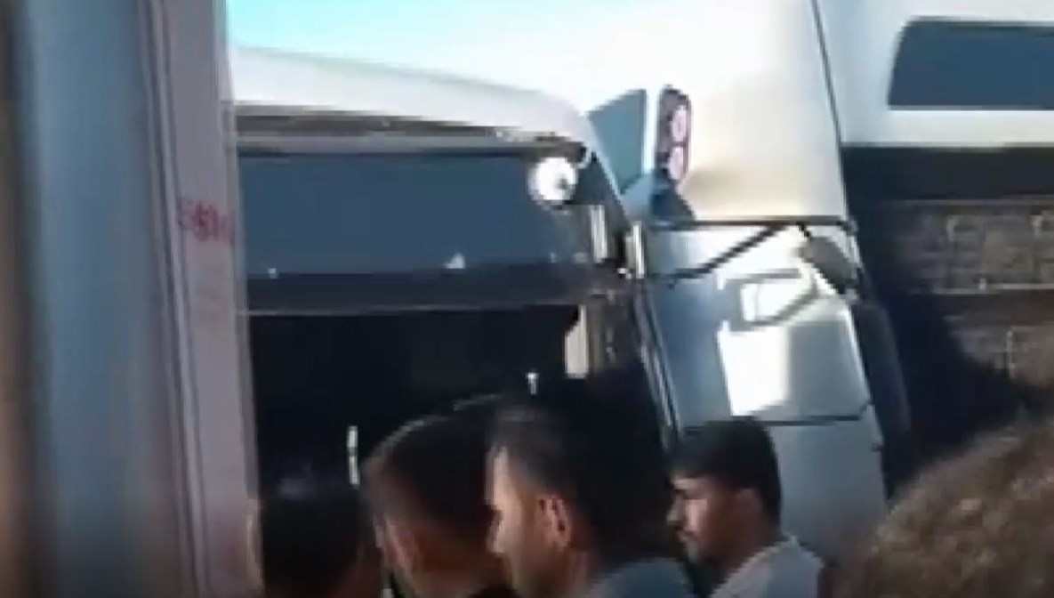 kadikoyde metrobusler carpisti rOjmqPZ9