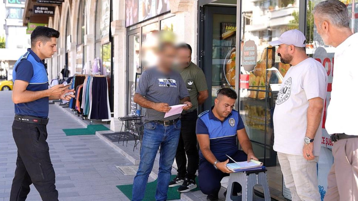 Zabıta yaka kamerası ile tetikte: Yere çöp atan affedilmiyor! zabita yaka kamerasi ile tetikte yere cop atan affedilmiyor unHI4qTv