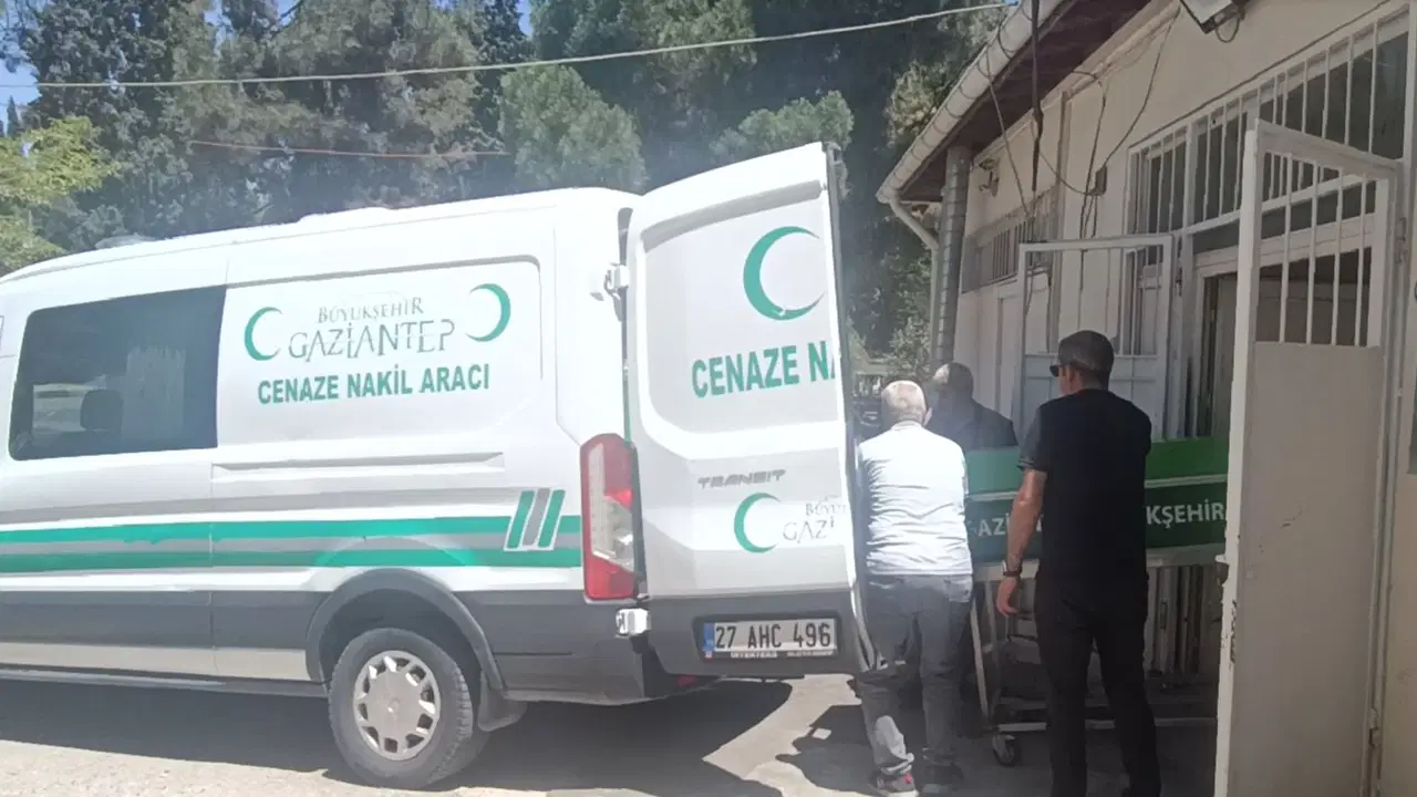 arkadasi tarafindan bicaklandi 13 yasindaki fatih yasamini yitirdi vluwPFYg.jpg