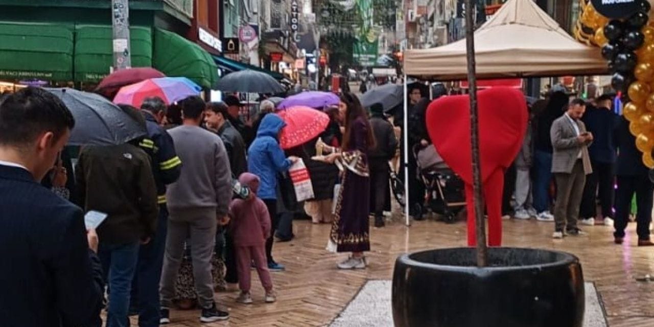 bu da bedava altin kuyrugu kuyumcunun kampanyasi izdiham yaratti krFge8Wn