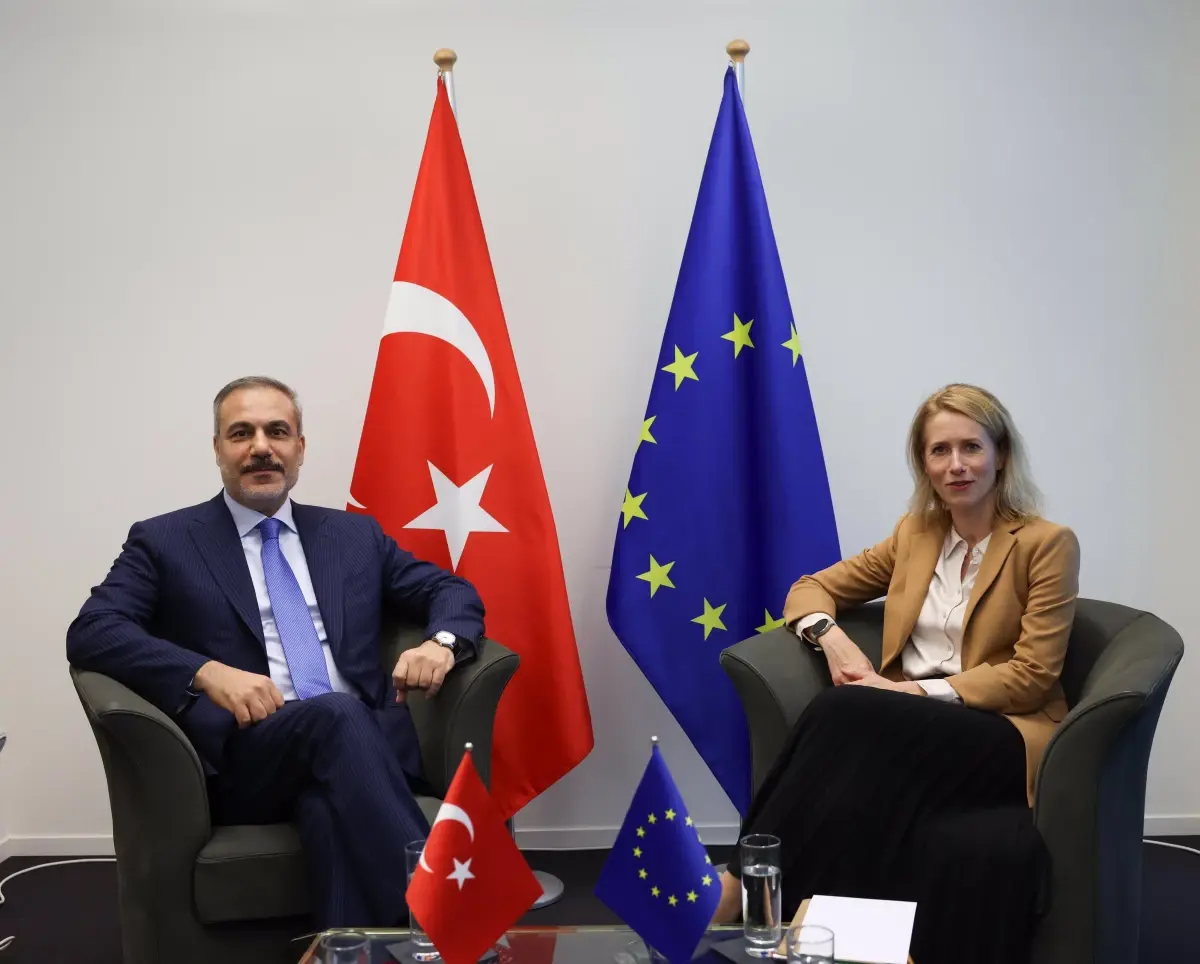 fidan luksemburgda kallas ile gorustu keIONBxQ.jpg