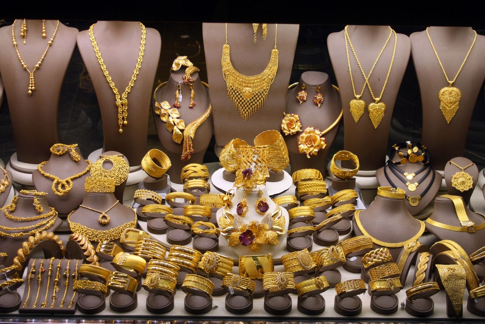 altin gune yukselisle basladi grami 5 bin 368 liradan islem goruyor 2gneLdwL.jpg