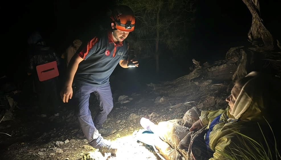 dagda mahsur kalan ukraynali kadin ekipleri alarma gecirdi cT6lzZDA.jpg