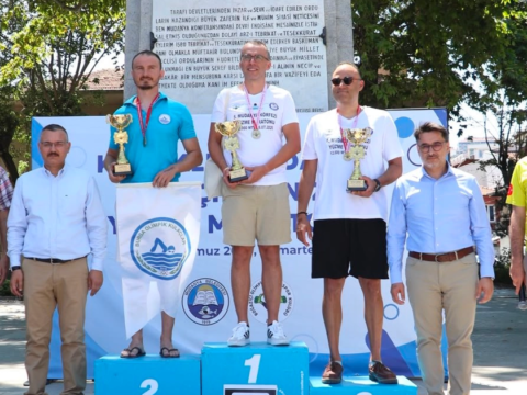 5 acik deniz yuzme maratonunda kulaclar mudanya icin atildi DSbCXeHF